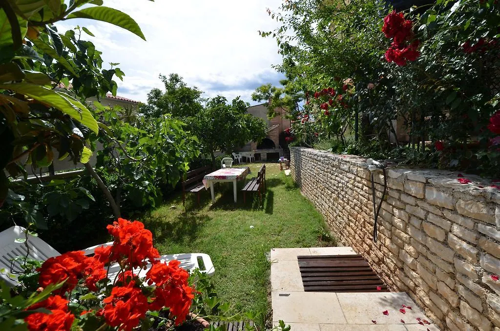 Apartments Villa Bartol Pula 0*,  Croatia